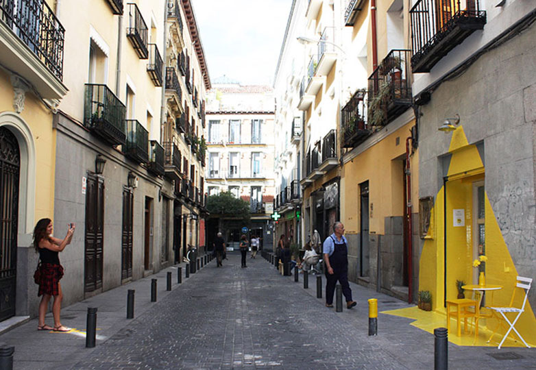 Madrid café embraces the flat aesthetic fos_002