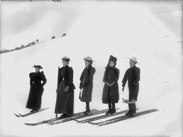 2610207416_fa026fbf04_o Girls Skiing