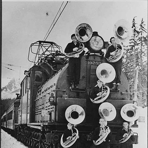 1906240575_6eaee80732_o Train band