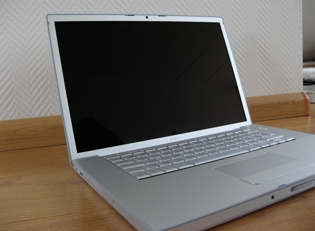 Big vs. small: Challenges in responsive web design macbook 2
