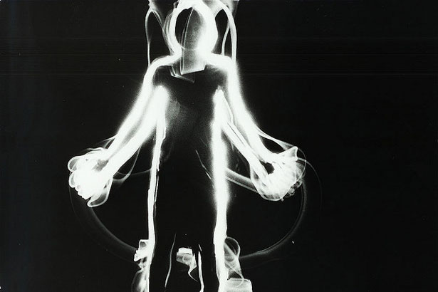 100 Stunning Demonstrations of Light Painting 14