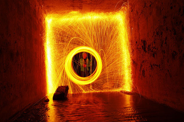 100 Stunning Demonstrations of Light Painting 21
