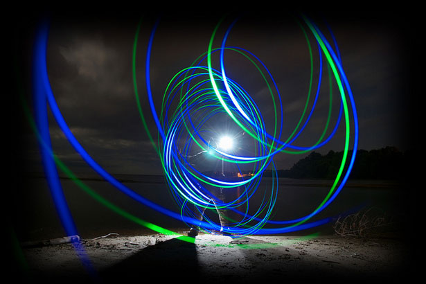 100 Stunning Demonstrations of Light Painting 24