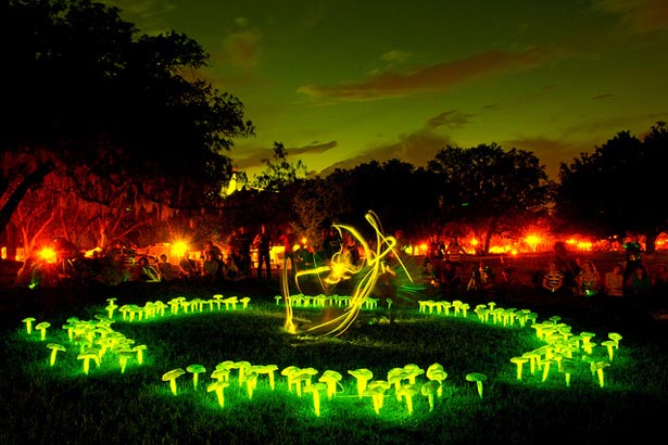 100 Stunning Demonstrations of Light Painting 56