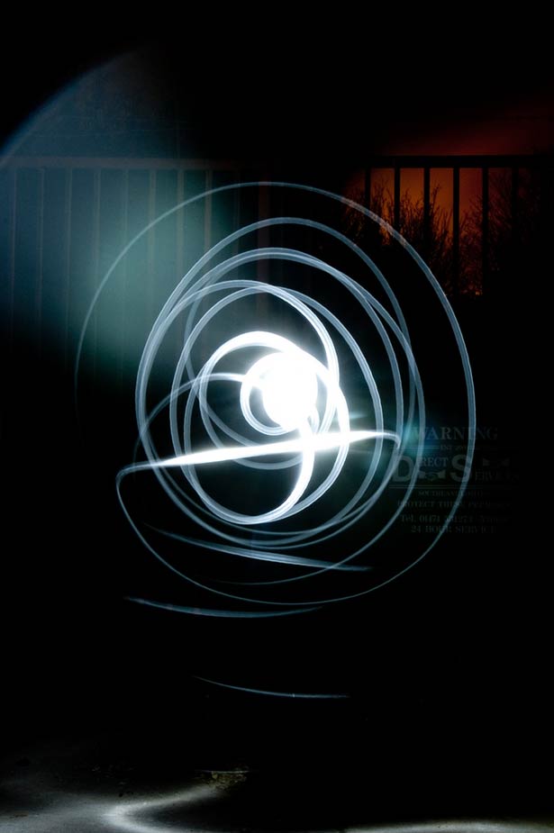 100 Stunning Demonstrations of Light Painting 64
