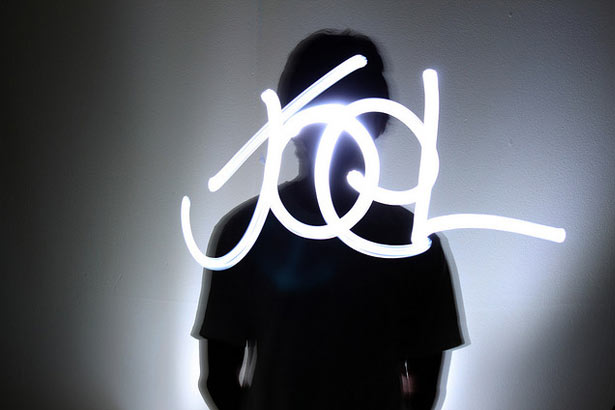 100 Stunning Demonstrations of Light Painting 76