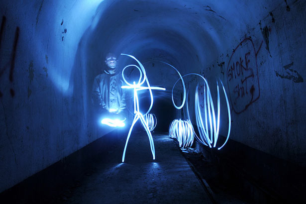 100 Stunning Demonstrations of Light Painting 77