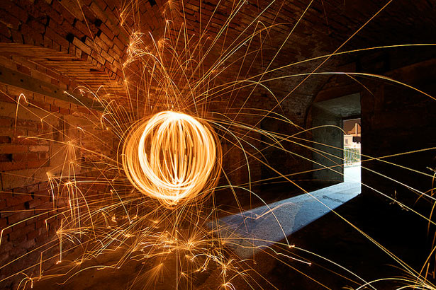 100 Stunning Demonstrations of Light Painting 80
