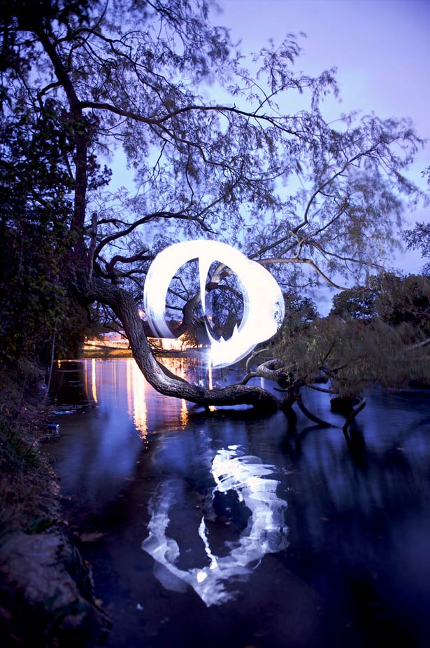 100 Stunning Demonstrations of Light Painting 86