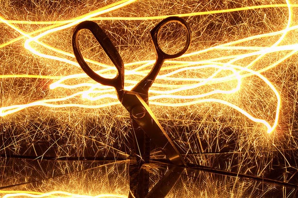 100 Stunning Demonstrations of Light Painting https://www.flickr.com/photos/9918311@N02/4268587808/