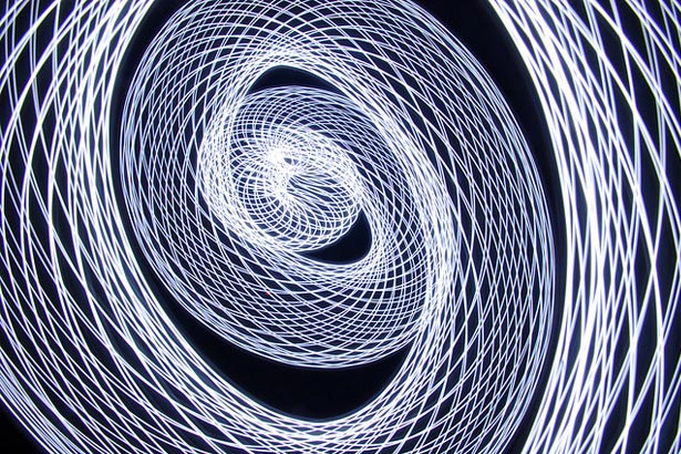 100 Stunning Demonstrations of Light Painting 96