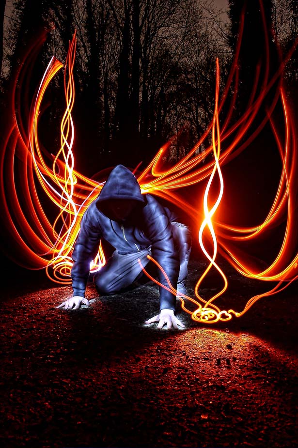 100 Stunning Demonstrations of Light Painting 99