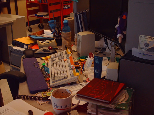 Setting Up the Optimal Work Environment messydesk