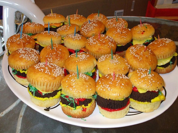 Delicious Examples of Sandwich Art CupcakeSliders