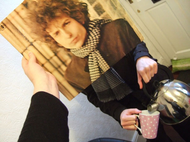 Captivating Examples of Sleeveface Photography BobDylan