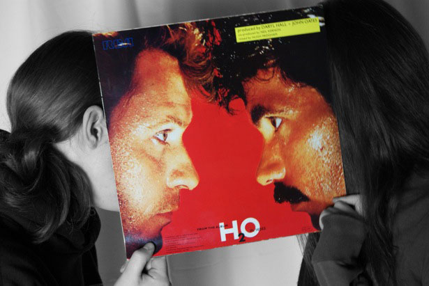 Captivating Examples of Sleeveface Photography H2O