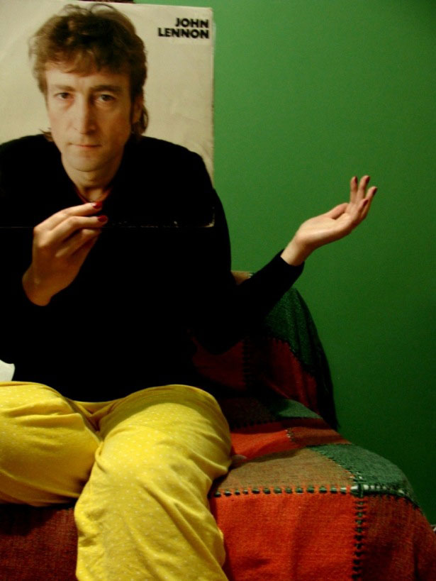Captivating Examples of Sleeveface Photography JohnLennonChristmas