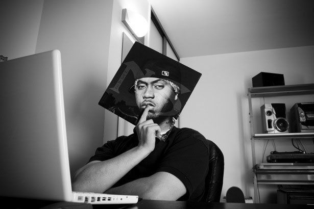 Captivating Examples of Sleeveface Photography NAS
