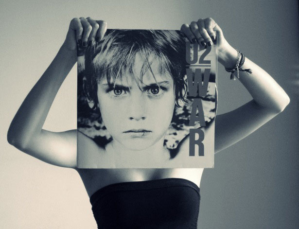 Captivating Examples of Sleeveface Photography U2War