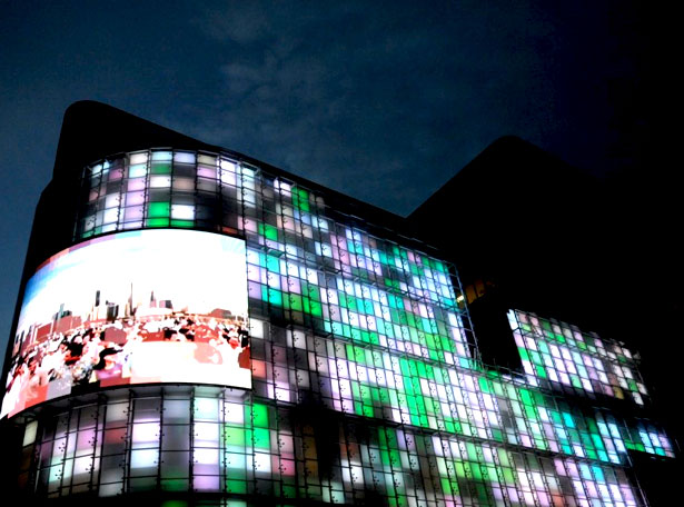 30+ Dazzling and Interactive Media Facades Singapore Facade