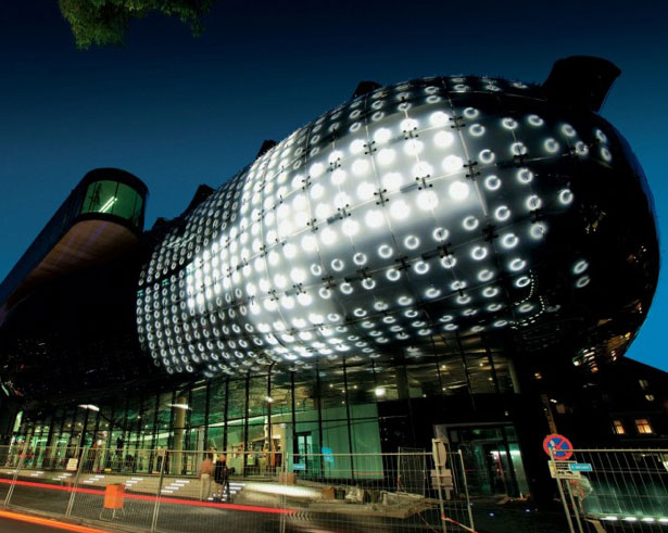 30+ Dazzling and Interactive Media Facades Kunsthaus