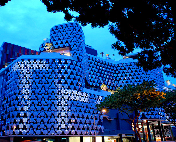 30+ Dazzling and Interactive Media Facades ILUMA