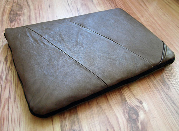80 Creative Ways to Customize Your MacBook meeri23 vintageleather