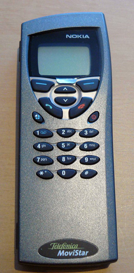 The Evolution of Cell Phone Design Between 1983-2009 dkmb86g 399gwsthwch b