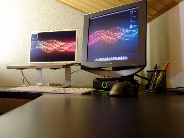 Advantages and Disadvantages of Working with Multiple Screens 3 160