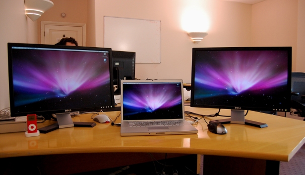 Advantages and Disadvantages of Working with Multiple Screens 10 116