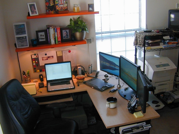 Advantages and Disadvantages of Working with Multiple Screens 18 84