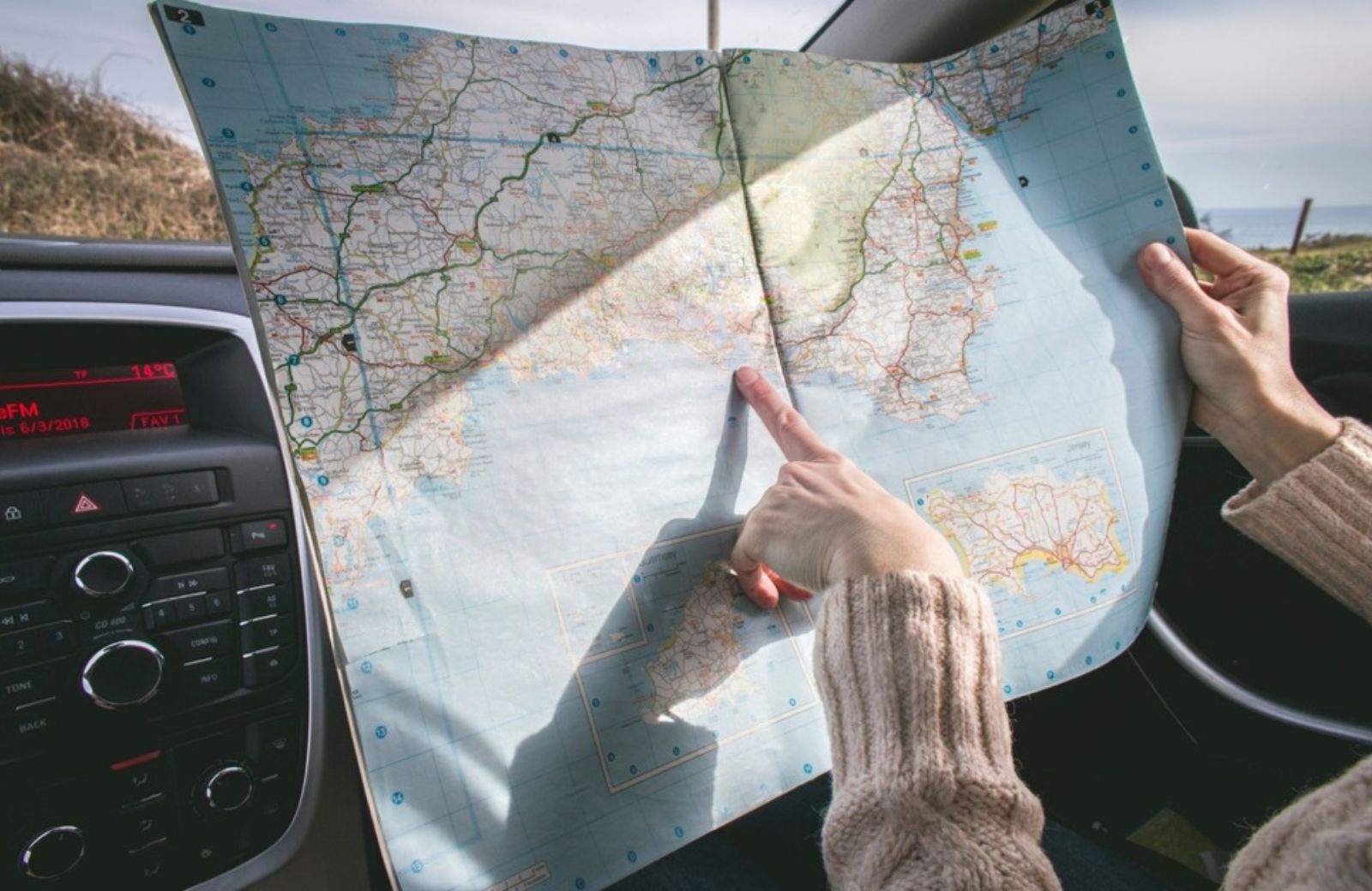 30 Obsolete Technologies that will Perplex Post-2000s Kids Paper maps