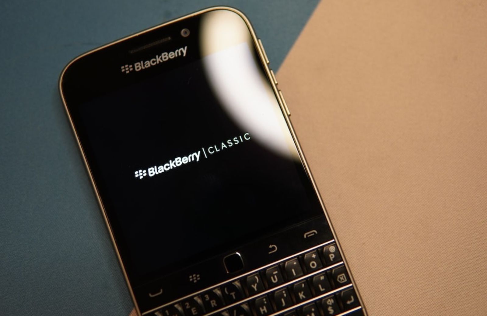 30 Obsolete Technologies that will Perplex Post-2000s Kids Phone keyboards